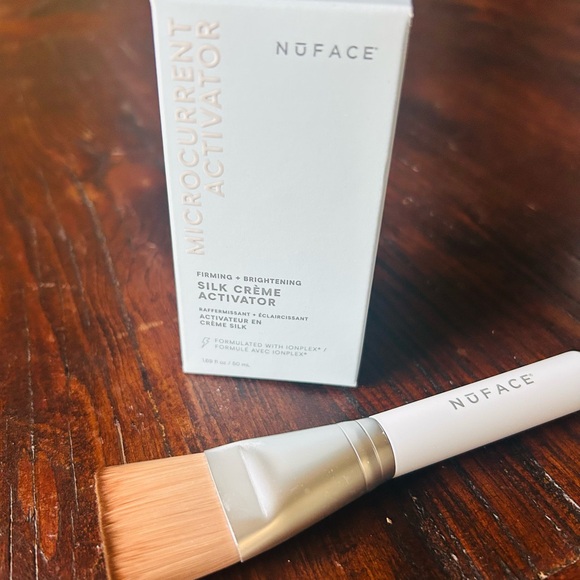 NuFace Skincare Trinity + w/ Effective Lip & Eye Attachment + Full Size Extras - Picture 7 of 8